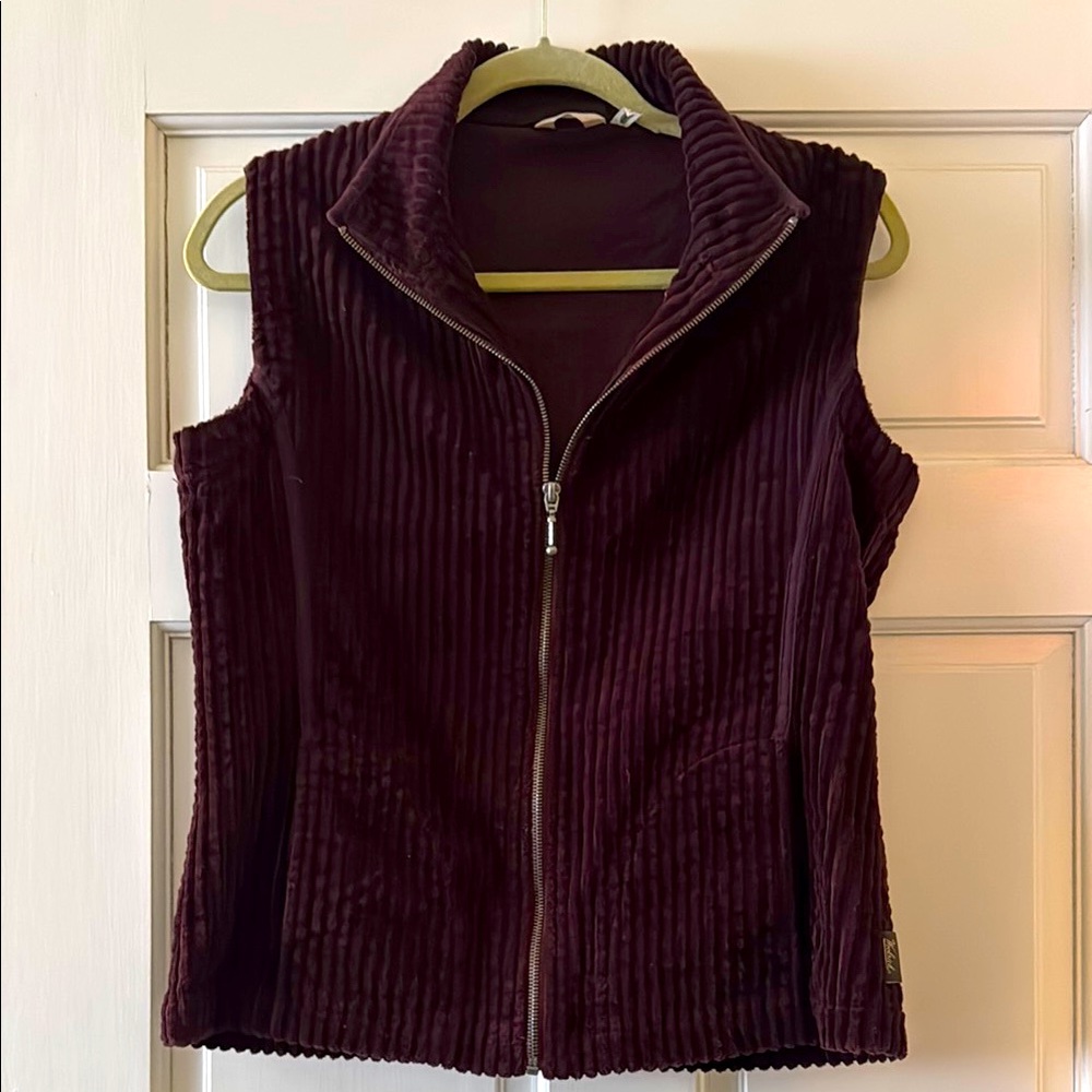 Women's Woolrich Dark Purple Wide Corduroy Vest, size small